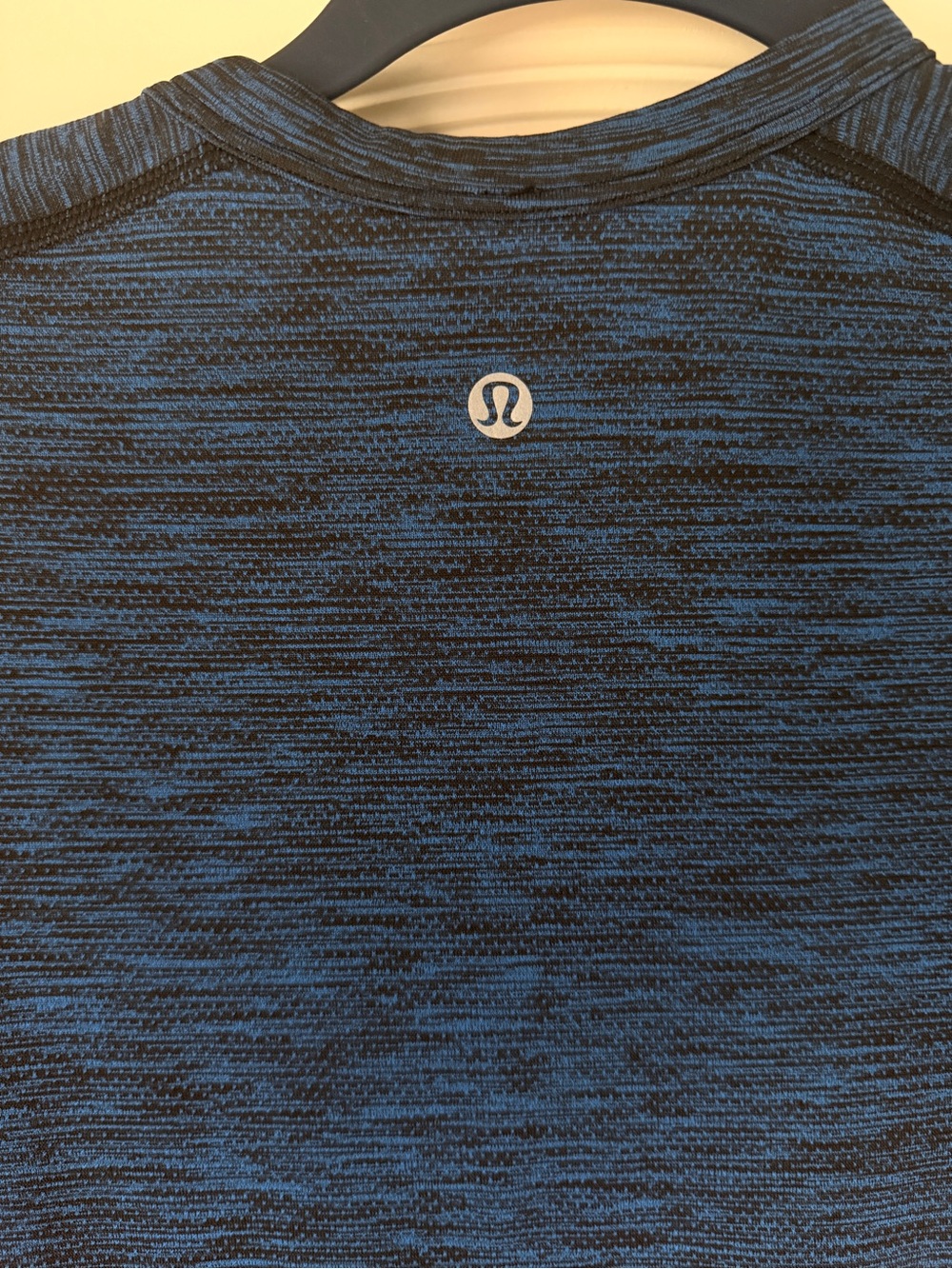 lululemon athletica Men's Heathered Navy/Black Long-Sleeve Henley - Picture 4 of 4
